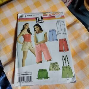 simplicity 2007 3849 capri shorts suspender pattern BB size 11-15